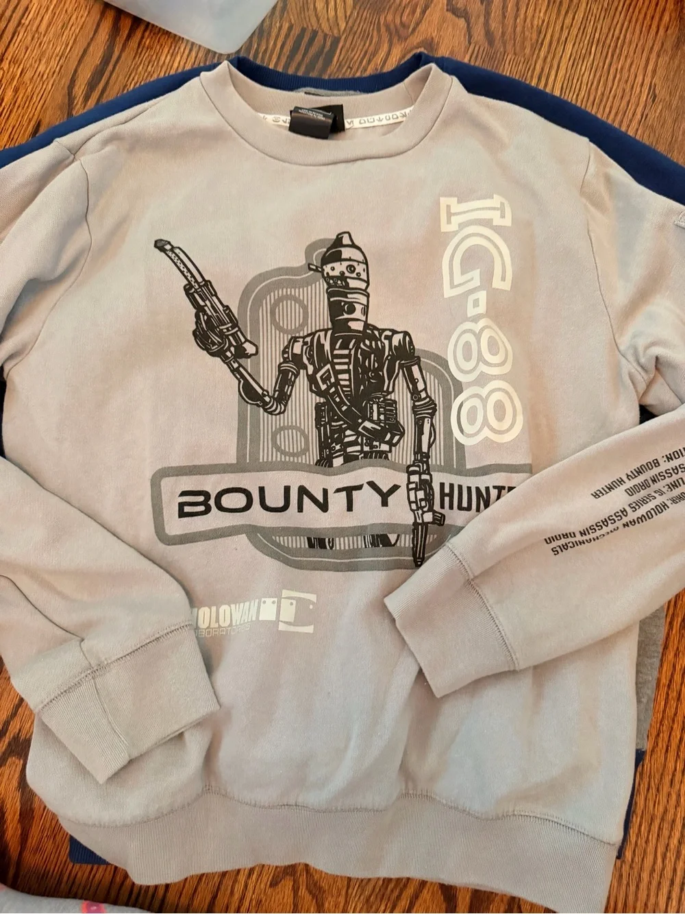 M - Unisex Star Wars Bounty Hunter Graphic Sweatshirt - Light Gray
